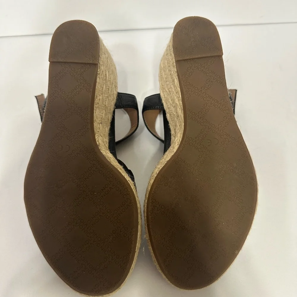 Vionic Black Leather Espadrille sandals size 5 pre owned Exellent condition.